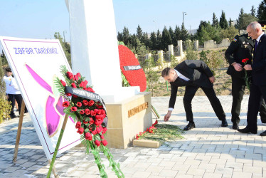 Şirvanda Zəfər Günü münasibətilə Şəhidlər Xiyabanı ziyarət olunub.