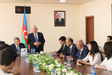 Şirvanda yüksək bal toplayan məzunlarla görüş keçirilib.