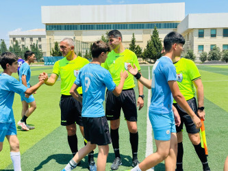 Şirvan Şəhər İcra Hakimiyyətinin başçısı İlqar Abbasov futbol turnirinin açılış mərasimində iştirak edib.