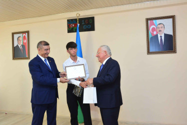 Şirvanda yüksək bal toplayan məzunlarla görüş keçirilib.