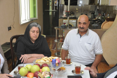 Şirvan Şəhər İcra Hakimiyyətinin başçısı İlqar Abbasov Anım Günü ərəfəsində şəhid ailələrini və müharibə əlillərini ziyarət edib.
