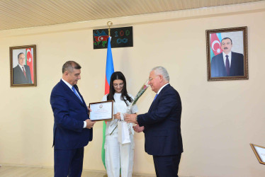 Şirvanda yüksək bal toplayan məzunlarla görüş keçirilib.