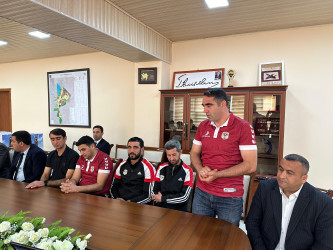 Şirvan Şəhər İcra Hakimiyyətinin başçısı İlqar Abbasov “Şirvan” futbol klubunun üzvləri ilə görüşüb.