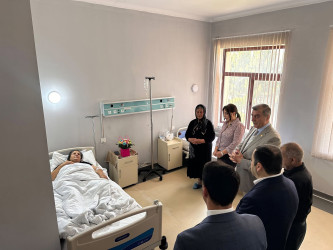 Şəhər İcra Hakimiyyətinin başçısı İlqar Abbasov şəhid anasını müalicə aldığı xəstəxanada ziyarət edib.