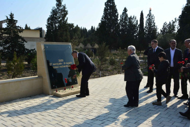 Şirvanda Zəfər Günü münasibətilə Şəhidlər Xiyabanı ziyarət olunub.