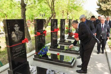 Şəhər İcra Hakimiyyətinin başçısı aprel ayının sonuncu cümə axşamı şəhid ailələrinin üzvləri ilə birlikdə Şəhidlər xiyabanını ziyarət edib.