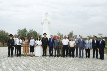 Şirvan Şəhər İcra Hakimiyyətinin başçısı İlqar Abbasov iyul ayının sonuncu cümə axşamı Şəhidlər xiyabanını ziyarət edib, şəhid ailələri ilə görüşüb.