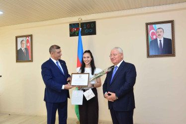 Şirvanda yüksək bal toplayan məzunlarla görüş keçirilib.