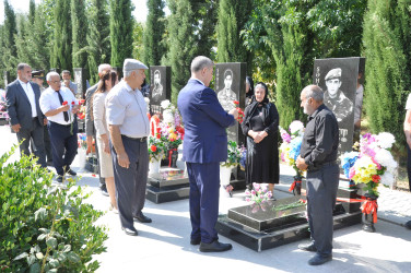 Şirvan Şəhər İcra Hakimiyyətinin başçısı İlqar Abbasov Şəhidlər xiyabanına ənənəvi ziyarətdə iştirak edib.