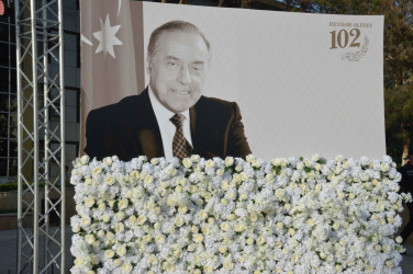 Şirvanda Ümummilli lider, Ulu Öndər Heydər Əliyevin anadan olmasının 102-ci ildönümünə həsr olunmuş konsert təşkil edilib.