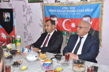 Şirvan Şəhər İcra Hakimiyyətinin başçısı İlqar Abbasov Anım Günü ərəfəsində şəhid ailələrini və müharibə əlillərini ziyarət edib.