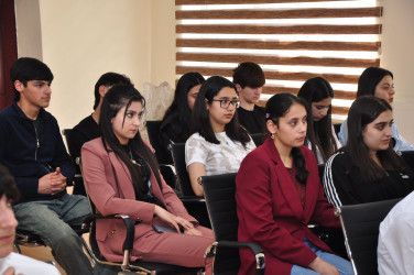 “Dövlət idarəçiliyində Azərbaycan ədəbi dilinin düzgün tətbiq olunması” mövzusunda tədbir keçirilib.