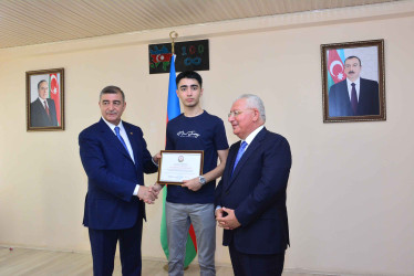 Şirvanda yüksək bal toplayan məzunlarla görüş keçirilib.