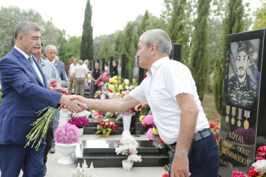 Şirvan Şəhər İcra Hakimiyyətinin başçısı İlqar Abbasov iyul ayının sonuncu cümə axşamı Şəhidlər xiyabanını ziyarət edib, şəhid ailələri ilə görüşüb.