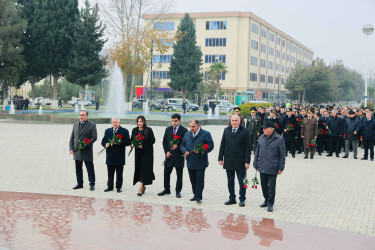 Şirvanda Ümummilli Lider Heydər Əliyevin anım günü silsilə tədbirlərlə qeyd olunur.