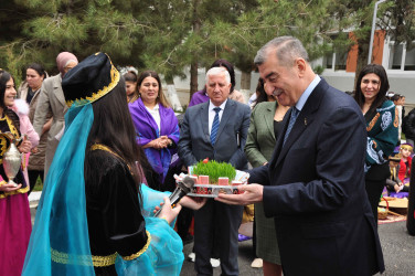 Şəhər İcra Hakimiyyətinin başçısı İlqar Abbasov yel çərşənbəsi münasibətilə təşkil olunan tədbirdə iştirak edib.