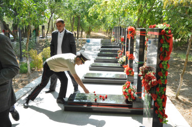 Şirvan Şəhər İcra Hakimiyyətinin başçısı İlqar Abbasov Şəhidlər xiyabanına ənənəvi ziyarətdə iştirak edib.