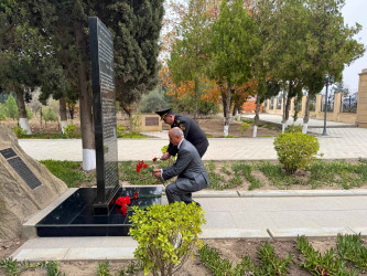 Şəhər İcra Hakimiyyətinin başçısı noyabr ayının sonuncu cümə axşamı şəhid ailəsi üzvləri ilə birlikdə Şəhidlər xiyabanını ziyarət edib.