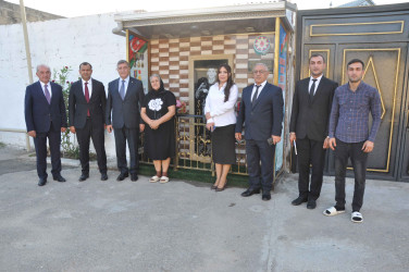 Şirvan Şəhər İcra Hakimiyyətinin başçısı İlqar Abbasov Anım Günü ərəfəsində şəhid ailələrini və müharibə əlillərini ziyarət edib.