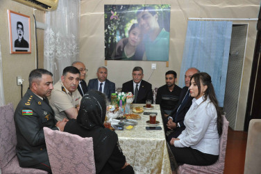 Şirvan Şəhər İcra Hakimiyyətinin başçısı İlqar Abbasov Anım Günü ərəfəsində şəhid ailələrini və müharibə əlillərini ziyarət edib.