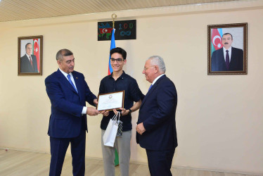 Şirvanda yüksək bal toplayan məzunlarla görüş keçirilib.