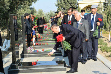 Şirvanda Zəfər Günü münasibətilə Şəhidlər Xiyabanı ziyarət olunub.