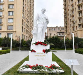 Azərbaycan Respublikasının Prezidenti İlham Əliyev fevralın 8-də Bakıda görkəmli bəstəkar, Xalq artisti, Dövlət mükafatı laureatı Tofiq Quliyevin abidəsinin açılışında iştirak edib.