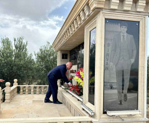 Şirvan Şəhər İcra Hakimiyyətinin başçısı “Konstitusiya və Suverenlik İli” çərçivəsində Müstəqillik Günü münasibətilə şəhid ailələri ilə birlikdə Şəhidlər Xiyabanını ziyarət edib.