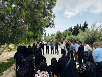 Şirvan Şəhər İcra Hakimiyyətinin başçısı “Konstitusiya və Suverenlik İli” çərçivəsində Müstəqillik Günü münasibətilə şəhid ailələri ilə birlikdə Şəhidlər Xiyabanını ziyarət edib.
