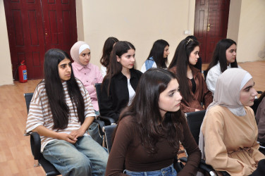 “Dövlət idarəçiliyində Azərbaycan ədəbi dilinin düzgün tətbiq olunması” mövzusunda tədbir keçirilib.