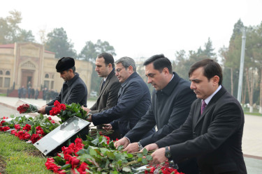 Şirvanda Ümummilli Lider Heydər Əliyevin anım günü silsilə tədbirlərlə qeyd olunur.