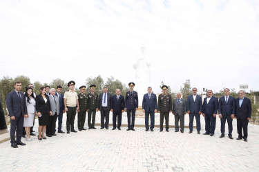 Azərbaycan Respublikasının Silahlı Qüvvələri tərəfindən Qarabağ iqtisadi rayonunda keçirilən lokal xarakterli antiterror tədbirləri zamanı ordumuzun şəhid olmuş hərbi qulluqçusu, polkovnik-leytenant Rəşad Hüseynovun il mərasimi keçirilib.