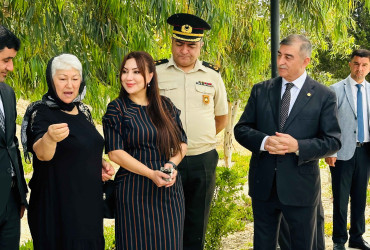 Şirvan Şəhər İcra Hakimiyyətinin başçısı “Konstitusiya və Suverenlik İli” çərçivəsində Müstəqillik Günü münasibətilə şəhid ailələri ilə birlikdə Şəhidlər Xiyabanını ziyarət edib.