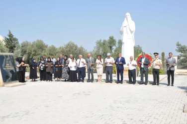 Şirvan Şəhər İcra Hakimiyyətinin başçısı İlqar Abbasov Şəhidlər xiyabanına ənənəvi ziyarətdə iştirak edib.