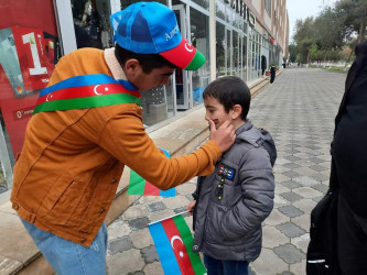 Şirvan şəhərində 9 noyabr “Dövlət Bayrağı Günü” münasibətilə  “Hərəyə bir bayraq” adlı təbliğat aksiya keçirilib.