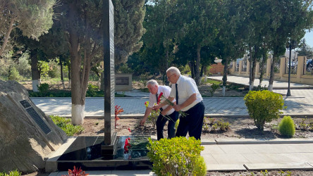 Şirvan Şəhər İcra Hakimiyyətinin başçısı iyul ayının sonuncu cümə axşamı  şəhid ailələri ilə birlikdə Şəhidlər Xiyabanını ziyarət edib.