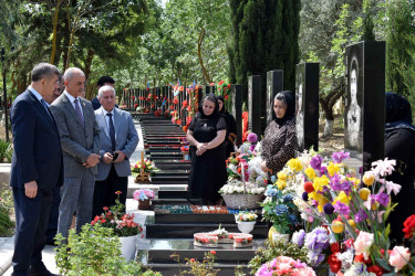 Şirvan Şəhər İcra Hakimiyyətinin başçısı Şəhidlər Xiyabanını ziyarət edib, şəhid ailələri ilə görüşüb.