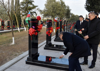 Şirvan Şəhər İcra Hakimiyyətinin başçısı ilin sonuncu cümə axşamında Dünya Azərbaycanlılarının Həmrəylik Günü və Yeni il bayramı münasibətilə şəhid ailələri ilə görüşüb.