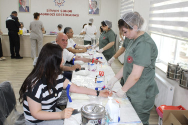 Şirvan şəhərində hemofiliya, talassemiya və digər irsi qan xəstəliklərindən əziyyət çəkən xəstələrə yardım məqsədilə könüllü qanvermə aksiyası keçirilib.