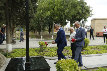 Şirvan Şəhər İcra Hakimiyyətinin başçısı İlqar Abbasov iyul ayının sonuncu cümə axşamı Şəhidlər xiyabanını ziyarət edib, şəhid ailələri ilə görüşüb.