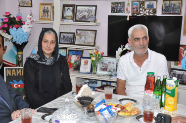 Şirvan Şəhər İcra Hakimiyyətinin başçısı İlqar Abbasov Anım Günü ərəfəsində şəhid ailələrini və müharibə əlillərini ziyarət edib.