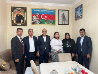 Şirvan şəhərində Anım Günü ərəfəsində şəhid ailələri və müharibə əlilləri ziyarət olunur.