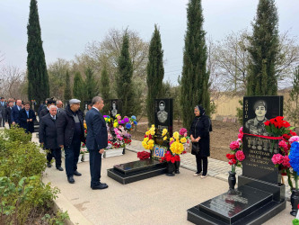 Şəhər İcra Hakimiyyətinin başçısı noyabr ayının sonuncu cümə axşamı şəhid ailəsi üzvləri ilə birlikdə Şəhidlər xiyabanını ziyarət edib.