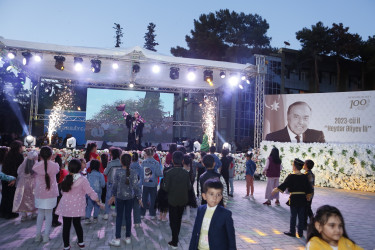 Şirvan şəhərində Ümummilli lider Heydər Əliyevin 100 illik yubileyi münasibətilə konsert proqramı keçirilib.