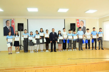 Şirvanda yüksək nailiyyətləri ilə seçilən şagird və müəllimlər təltif olunublar.