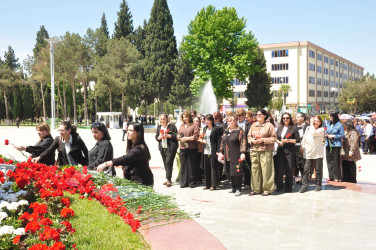 Şirvanda Ümummilli lider, Ulu Öndər Heydər Əliyevin anadan olmasının 103 illiyi münasibətilə xatirəsi anılıb.