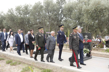 Azərbaycan Respublikasının Silahlı Qüvvələri tərəfindən Qarabağ iqtisadi rayonunda keçirilən lokal xarakterli antiterror tədbirləri zamanı ordumuzun şəhid olmuş hərbi qulluqçusu, polkovnik-leytenant Rəşad Hüseynovun il mərasimi keçirilib.