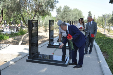 Şirvan Şəhər İcra Hakimiyyətinin başçısı İlqar Abbasov Şəhidlər xiyabanına ənənəvi ziyarətdə iştirak edib.