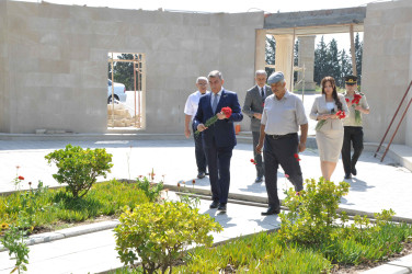 Şirvan Şəhər İcra Hakimiyyətinin başçısı İlqar Abbasov Şəhidlər xiyabanına ənənəvi ziyarətdə iştirak edib.