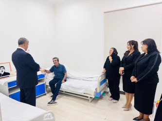 Şəhər İcra Hakimiyyətinin başçısı İlqar Abbasov şəhid atasını ziyarət edib.